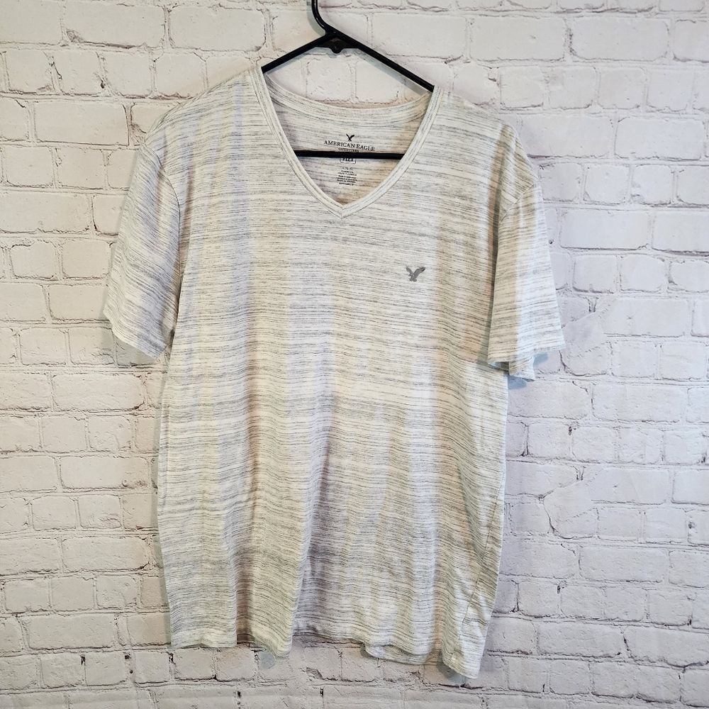 Men's American Eagle "Flex" V-Neck shirt, size large